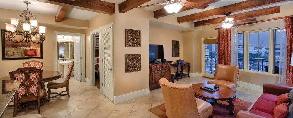 Wyndham La Cascada Hotel